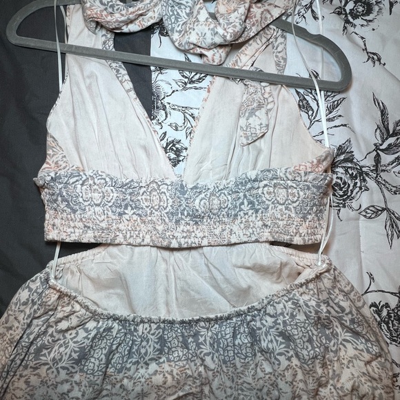 Vici Dress - Picture 3 of 5